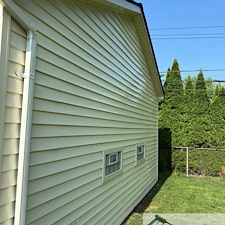 Vinyl-Siding-Garage-Soft-Washing-Roseville-MI 0